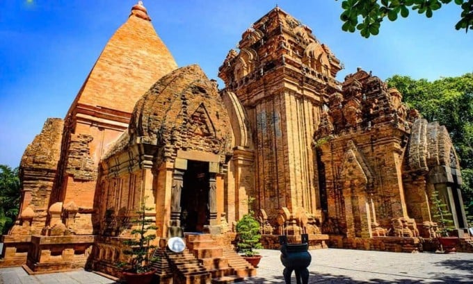 Tổng thể Tháp Ponagar.