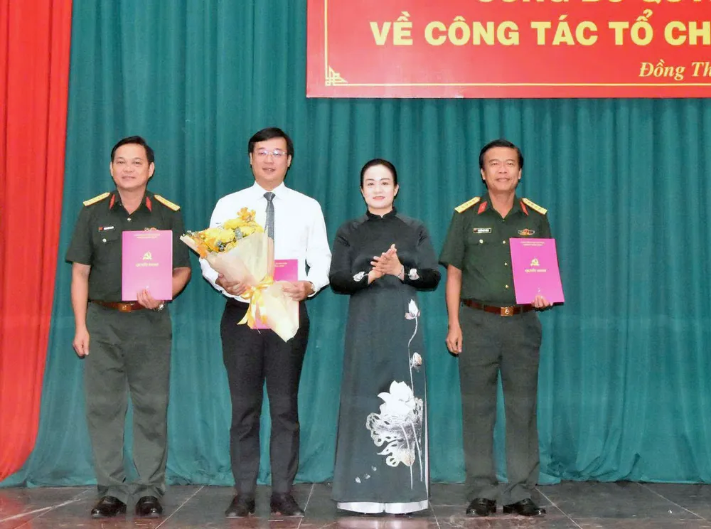 BÍ THƯ 1.jpg