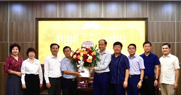 Báo Hànộimới thăm, chúc mừng các phường Tây Hồ, Yên Sở, Yên Hòa