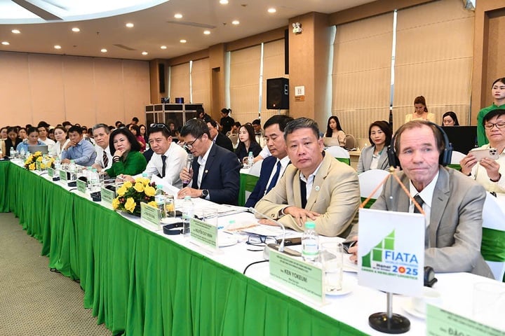 Các đại biểu tham dự diễn đàn.
