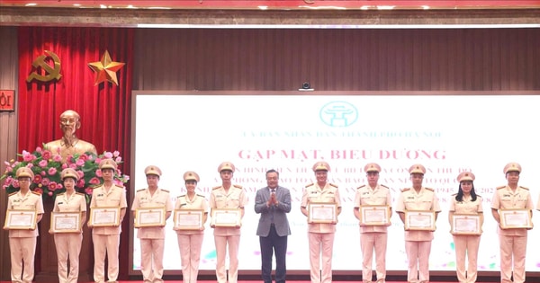 ទីក្រុងហាណូយផ្តល់កិត្តិយសដល់ 250 គំរូទំនើបធម្មតារបស់ប៉ូលីសរាជធានី