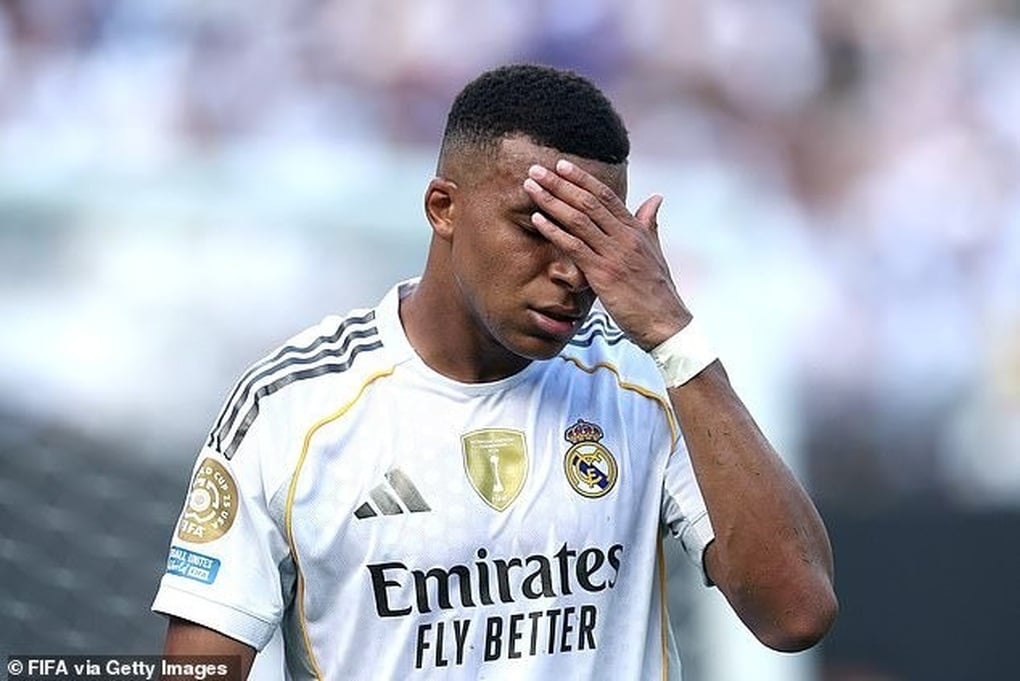 Kylian Mbappe gây sốt trên mạng sau trận thua thảm PSG - 2