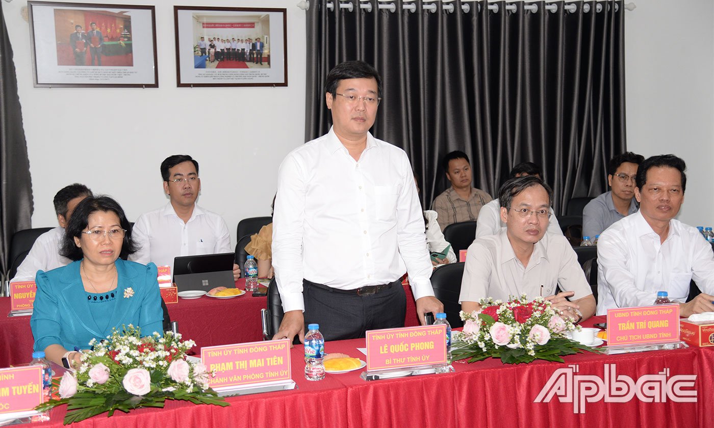 Đồng chí Lê Quốc Phong phát biểu tại buổi làm việc Công ty TNHH Phát triển Khu công nghiệp Long Giang.