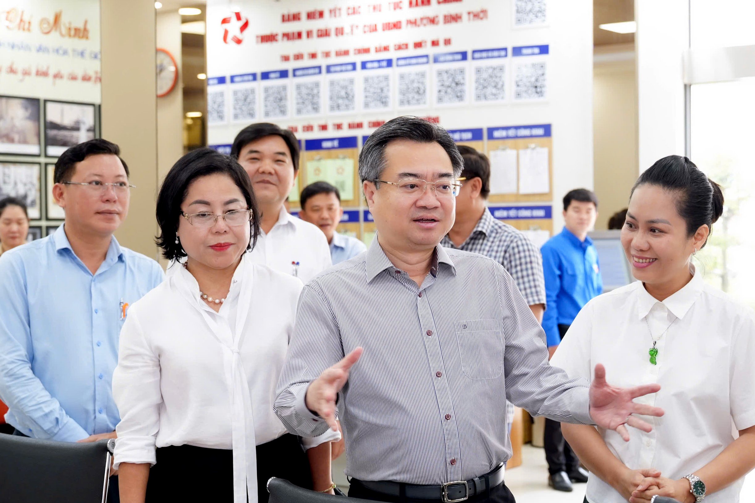 Ông Nguyễn Thanh Nghị khảo sát Trung tâm phục vụ hành chính công phường Phú Thọ, Bình Thới - Ảnh 1.