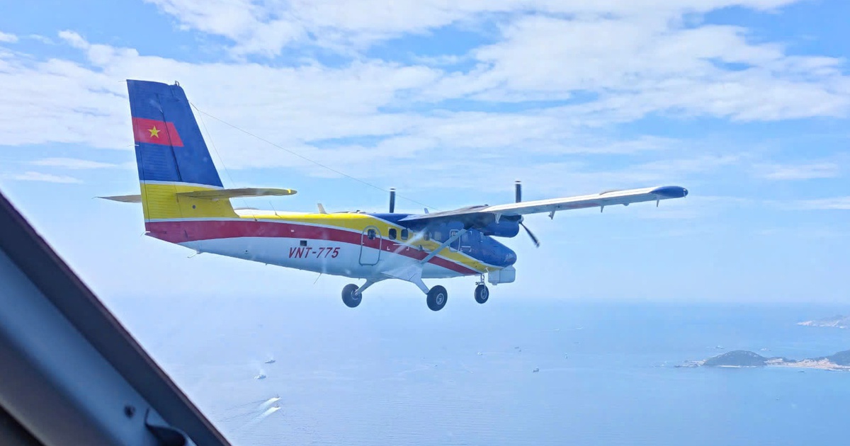 L'Aéronavale entraîne des formations de vol et se prépare au défilé maritime