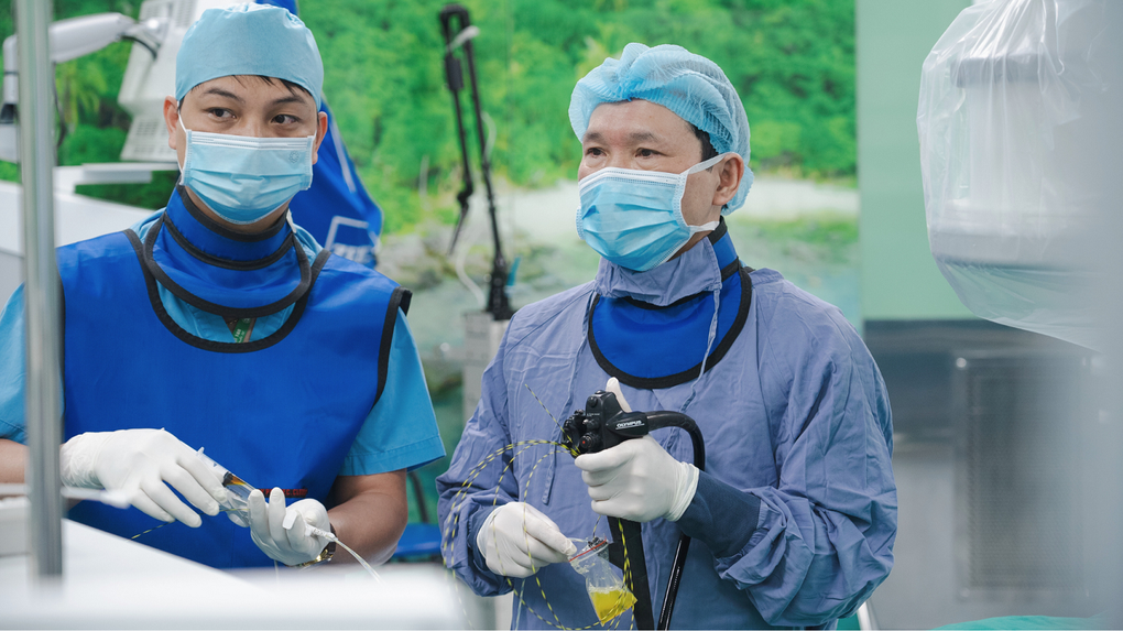 Nội soi ngược dòng ERCP cứu sống bệnh nhân có sỏi 0,5cm tắc ống mật chủ - 2