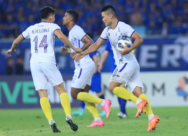 មានក្រុមបាល់ទាត់មួយដែលបាន 'ងាកមក' ហើយបានស្នើសុំឱ្យបញ្ឈប់ការបង្កើនចំនួនកីឡាករបរទេសនៅក្នុង V-League បន្ទាប់ពីគ្រាន់តែស្នើសុំឱ្យបង្កើនចំនួនកីឡាករ។ រូបថត ២