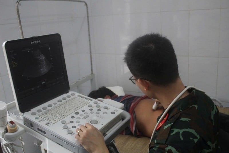 Đảo Song Tử Tây cấp cứu ngư dân bị chấn thương nặng khi đánh bắt trên biển