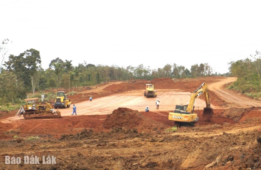 Thi công Dự án cao tốc Khánh Hòa – Buôn Ma Thuột giai đoạn 1.