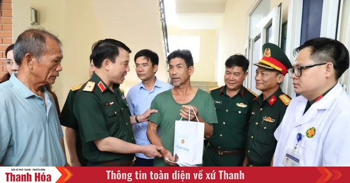 Khám bệnh, cấp thuốc miễn phí và tặng quà cho các gia đình chính sách, hộ nghèo tại xã Yên Thọ
