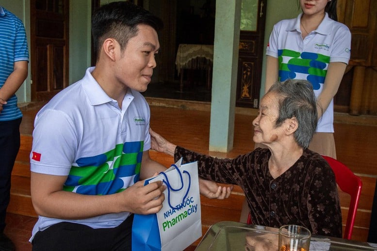 Hệ thống nhà thuốc Pharmacity chăm sóc sức khỏe người có công tại Quảng Trị- Ảnh 2.