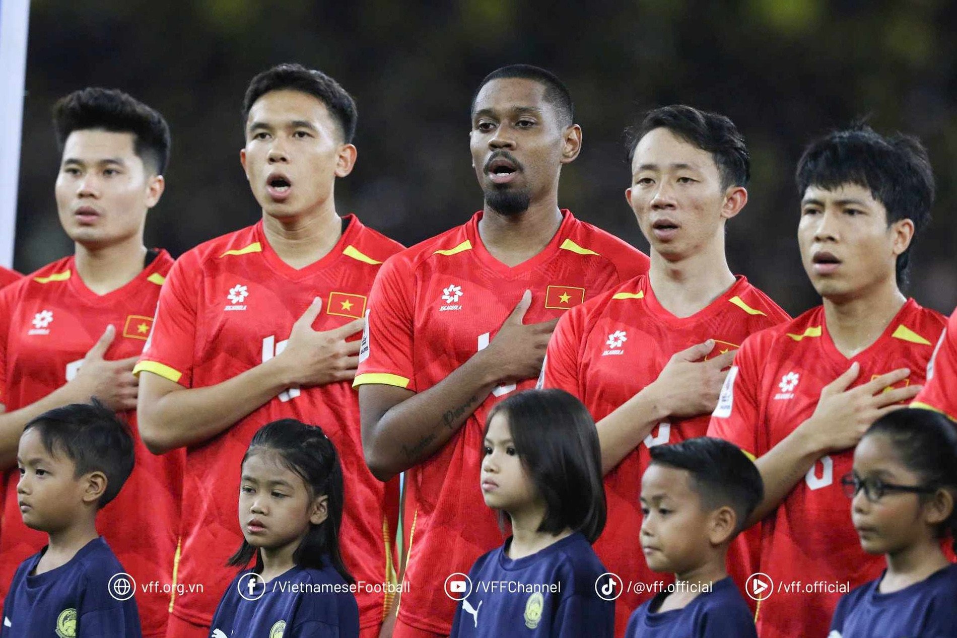 Tuyển Việt Nam bị Indonesia bám sát trên bảng xếp hạng FIFA
