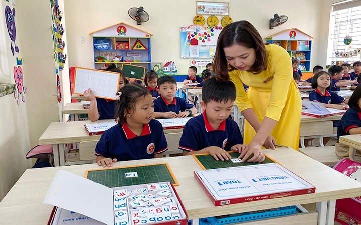 តើ​តម្រូវ​ការ​ពេល​វេលា​ណា​ខ្លះ​ក្នុង​ការ​ដាក់​ពាក្យ​សុំ​ដំឡើង​ឋានន្តរស័ក្តិ​ជា​គ្រូ​អនុវិទ្យាល័យ​ថ្នាក់​ទី​១?