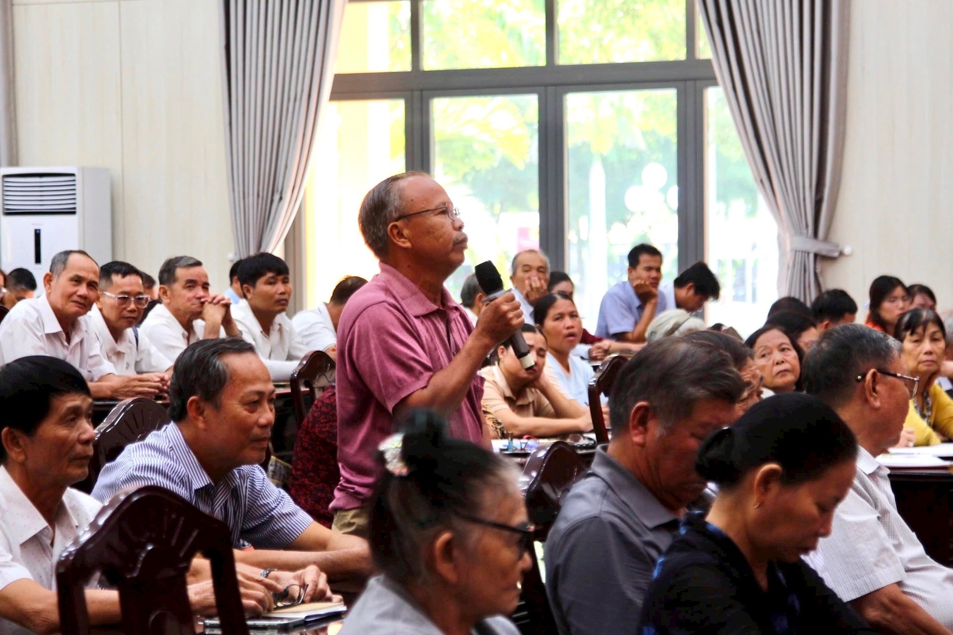 Cử tri phường La Gi nêu kiến nghị với Đại biểu Quốc hội