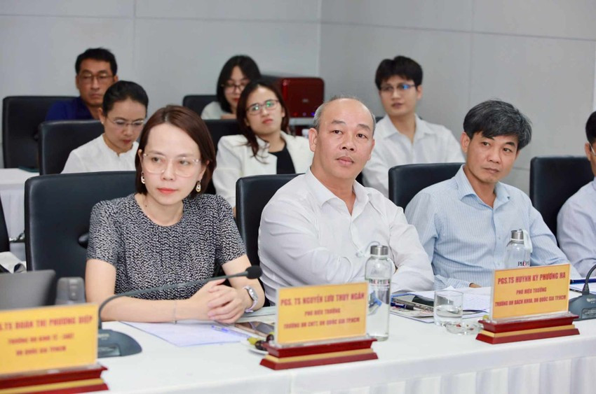 Tọa đàm.jpeg