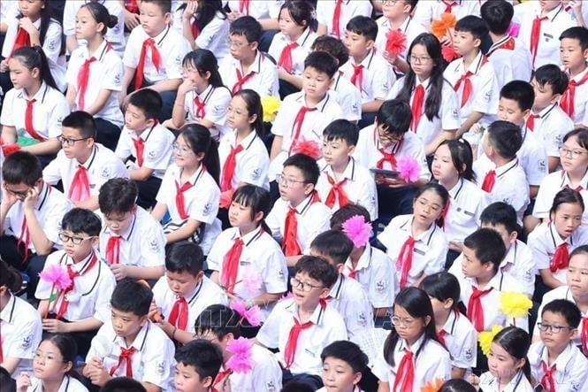 Việt Nam đang đối mặt với tình trạng &quot;giảm sinh, thừa nam thiếu nữ&quot;. Nếu mất cân bằng giới tính khi sinh tiếp tục ở mức cao, đến năm 2034, Việt Nam sẽ thừa 1,5 triệu nam giới trong độ tuổi 15-49, con số này sẽ tăng lên 1,8 triệu vào năm 2059.