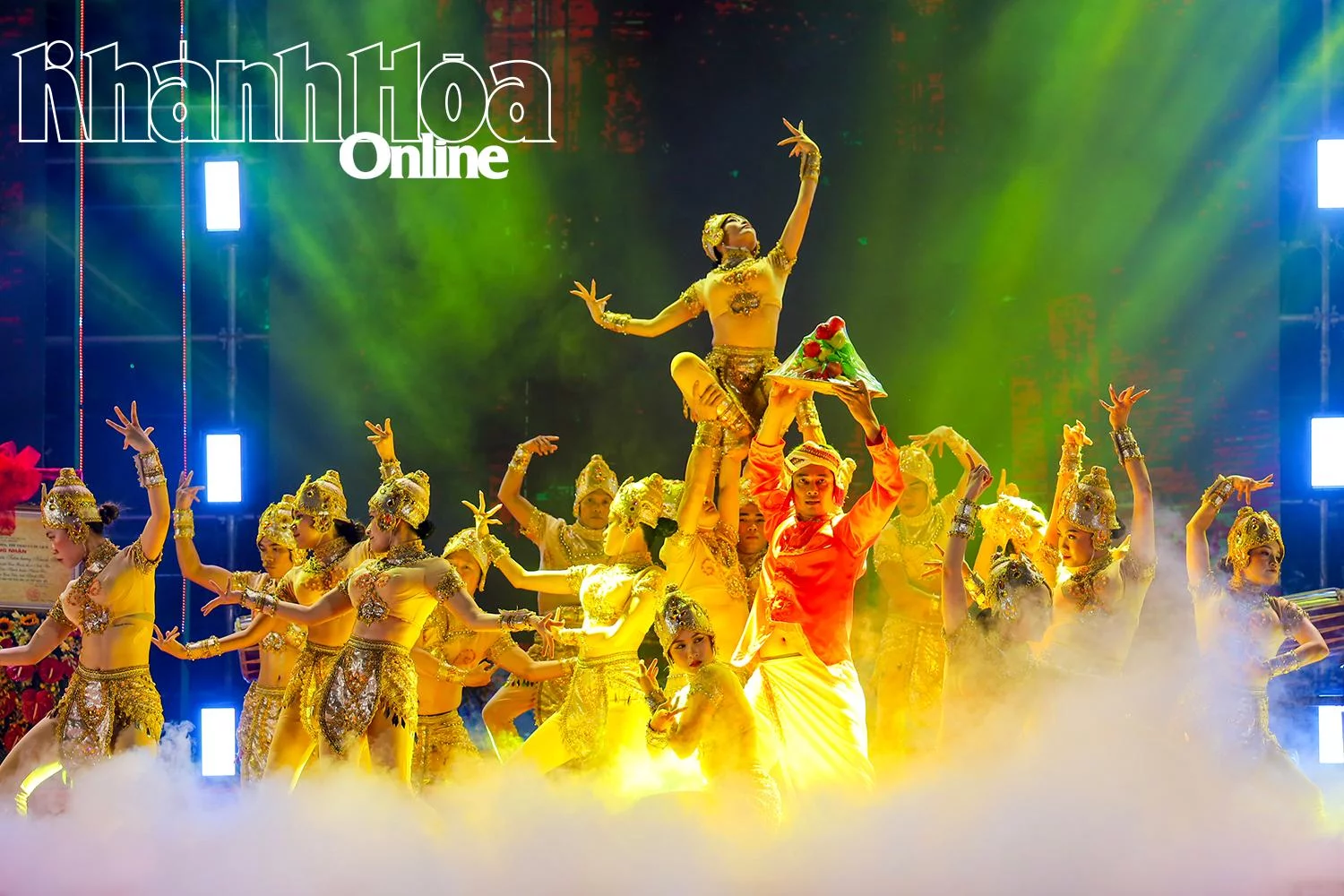 សិល្បករ​មក​ពី​មហោស្រព​សិល្បៈ​ប្រពៃណី​សម្តែង​ក្នុង​កម្មវិធី​សិល្បៈ​មួយ​ដែល​ប្រារព្ធ​ឡើង​នៅ​ទីតាំង​វត្ថុ​បុរាណ​ជាតិ​ពិសេស​ប៉ោណាហ្គា។