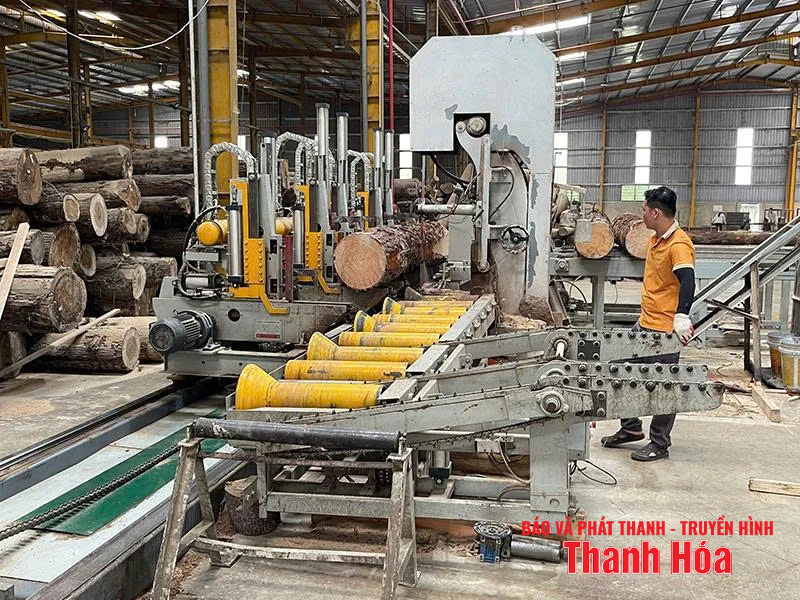 ផ្តោតលើការវិនិយោគហេដ្ឋារចនាសម្ព័ន្ធ ដើម្បីជំរុញការអភិវឌ្ឍន៍នៅតំបន់ភ្នំ