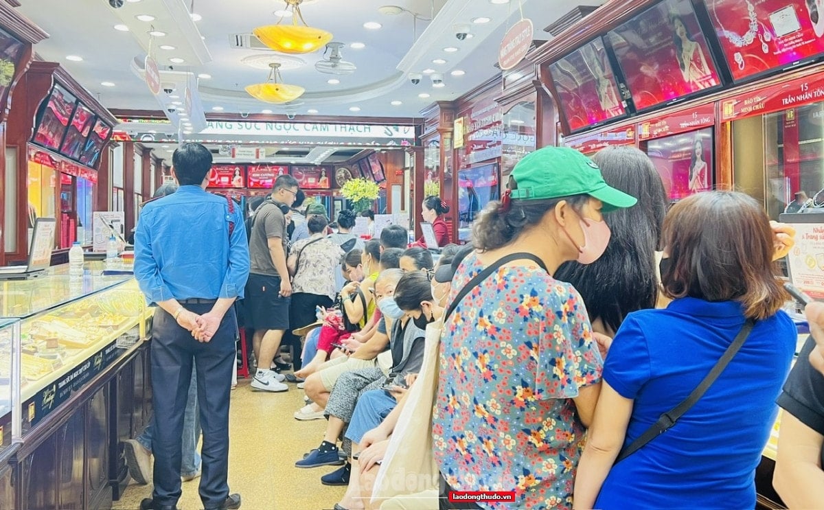 Giá vàng chiều nay 12/7: Giá vàng chốt tuần tăng mạnh kỷ lục