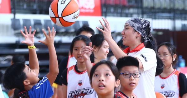 Mehr als 200 junge Pitcher interagieren mit Truong Twins, VBA-Athleten