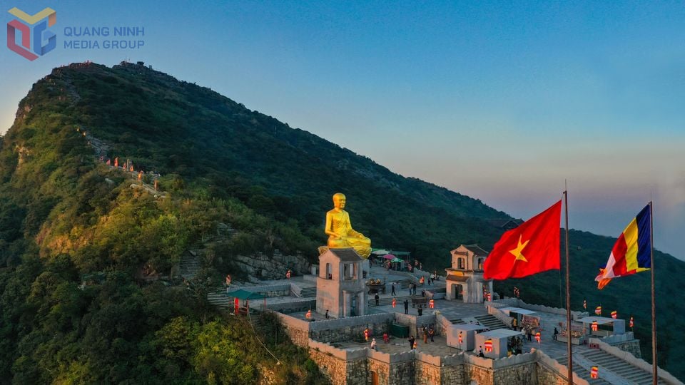 Yên Tử được mệnh danh là kinh đô của Phật Giáo Việt Nam. 