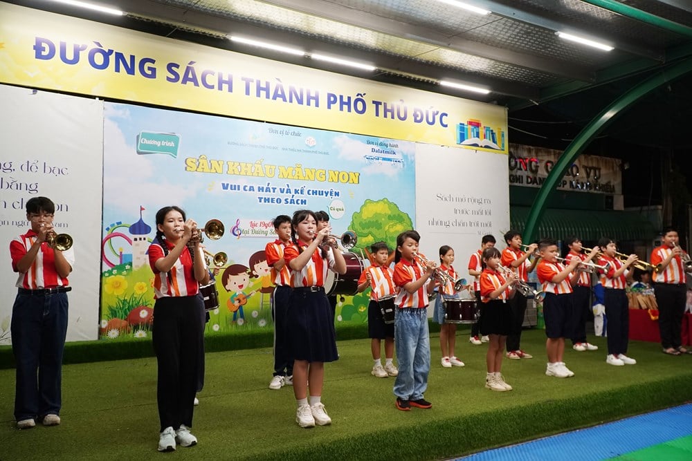 Sân chơi hè rộn ràng sắc màu nghệ thuật dành cho thiếu nhi - ảnh 2