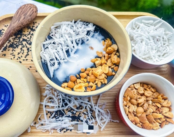 Chè mè đen ngon sánh mịn, bổ dưỡng.