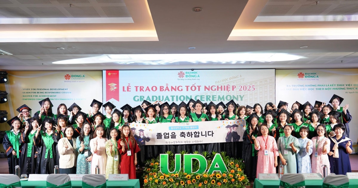 Đại học Đông Á tổ chức lễ trao bằng tốt nghiệp cho gần 2.500 sinh viên
