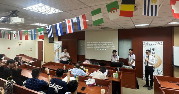 Sinh viên Việt "xuất ngoại", trình bày nghiên cứu khoa học bằng 3 ngôn ngữ