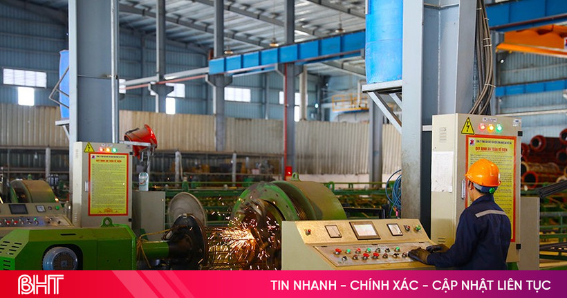 What can we see from the number of newly established and dissolved enterprises in Ha Tinh?