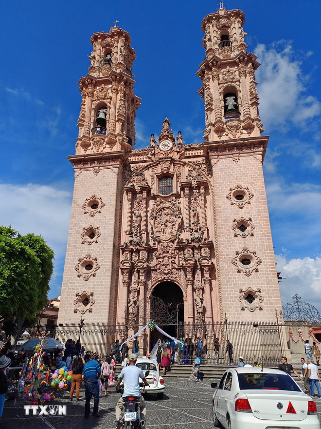 ttxvn-taxco-thu-do-bac-cua-mexico-8143333.jpg