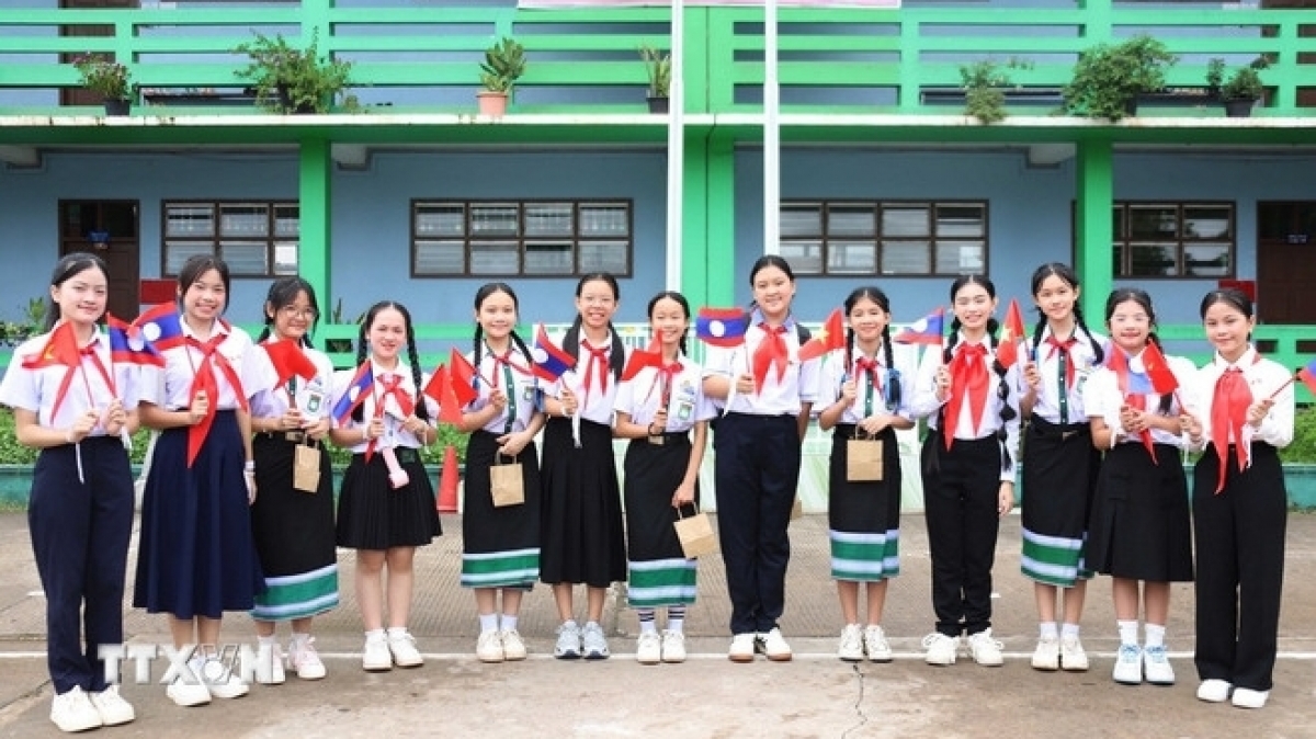Las generaciones jóvenes vietnamitas y laosianas fortalecen lazos