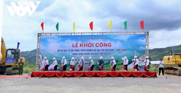 Trước đó, tuyến cao tốc Hòa Bình - Mộc Châu, đoạn tuyến thuộc địa phận tỉnh Sơn La đã được khởi công xây dựng vào ngày 18/5/2025.