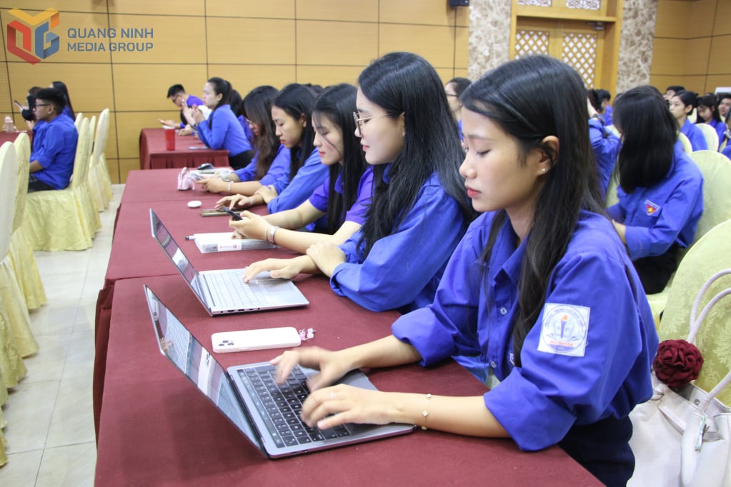 សមាជិកសហភាពយុវជនអនុវត្តចំណេះដឹងដែលពួកគេបានទទួលការបណ្តុះបណ្តាល។