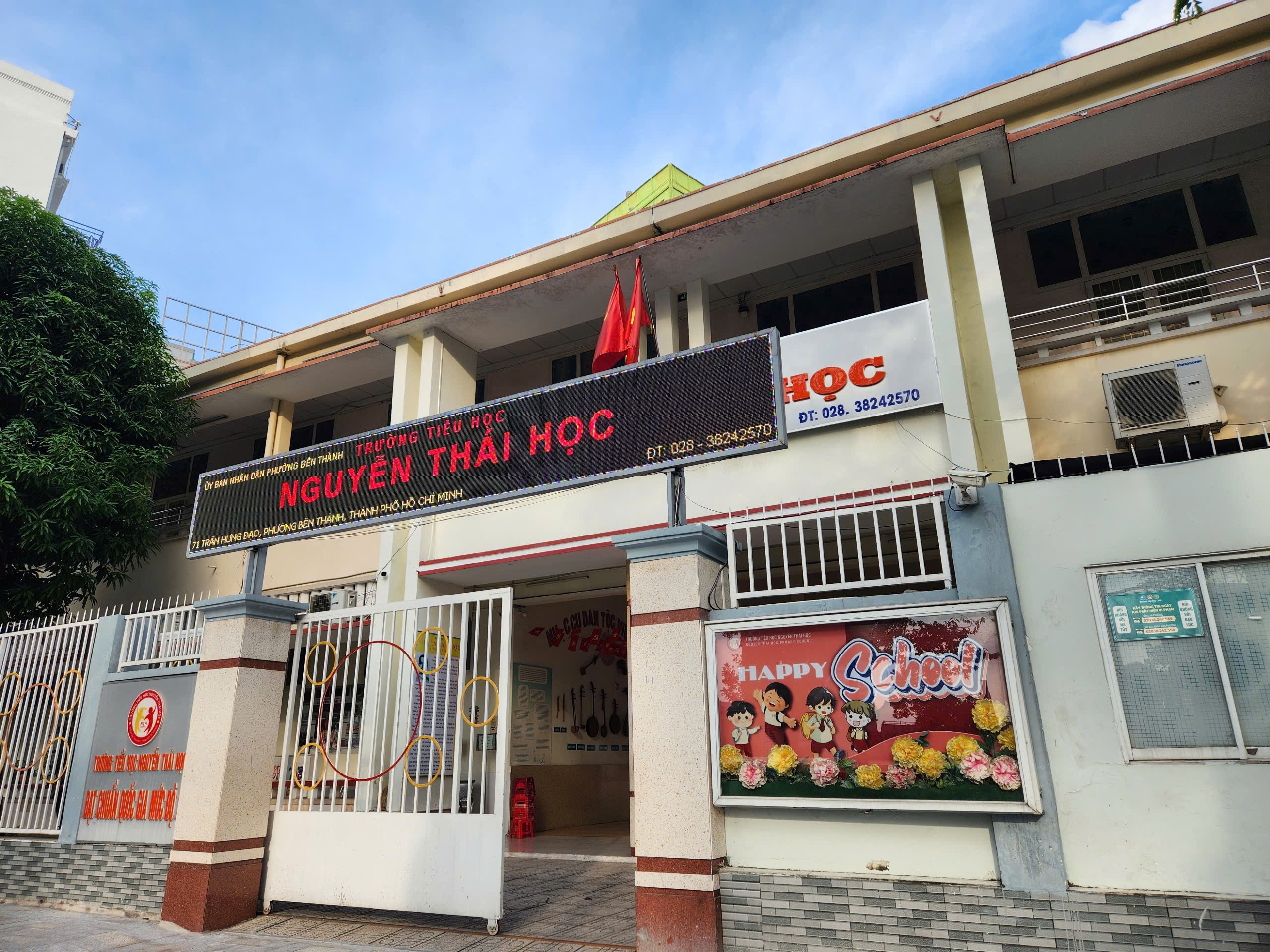 TP.HCM sau sáp nhập: Biển tên trường học 'thay áo mới', cập nhật phường, xã - Ảnh 6.