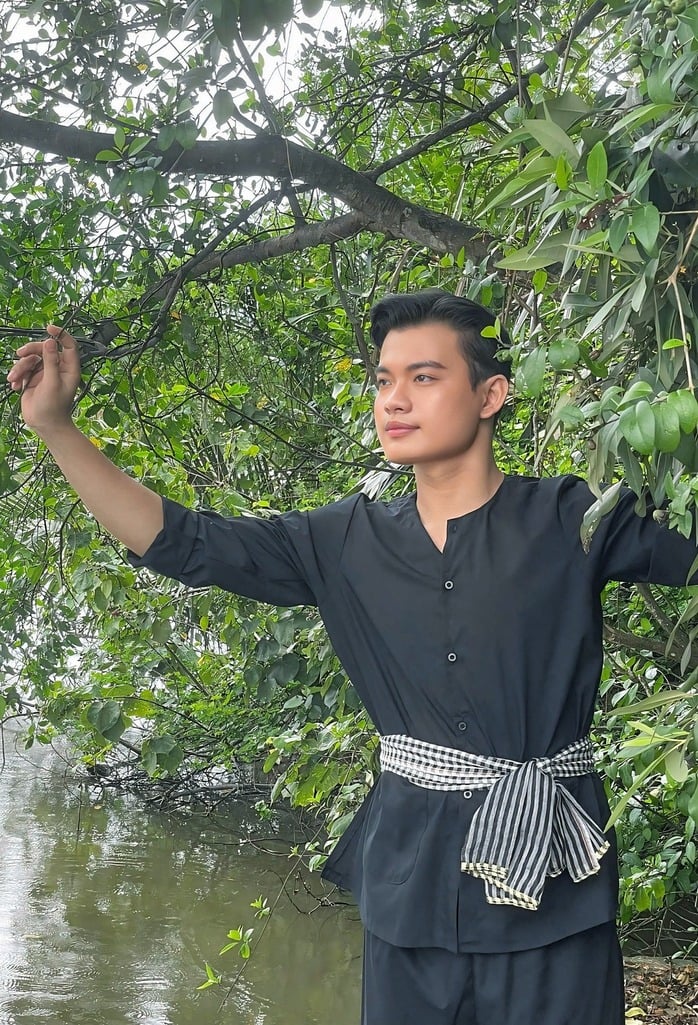 32 thí sinh "Chuông vàng vọng cổ" 2025 sẽ giao lưu với chiến sĩ hải quân và sinh viên- Ảnh 6.