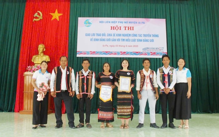 Phụ nữ và trẻ em gái Gia Lai: Nâng cao nhận thức bình đẳng giới, vươn lên làm chủ- Ảnh 1.