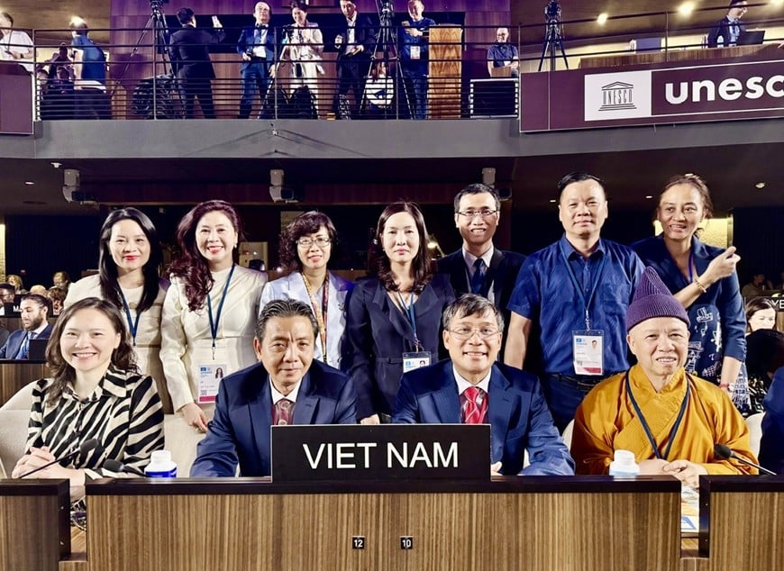 Đoàn Việt Nam tham dự Kỳ họp do Thứ trưởng Bộ Văn hóa, Thể thao và Du lịch Hoàng Đạo Cương làm Trưởng đoàn. Ảnh: Cục Di sản văn hóa.