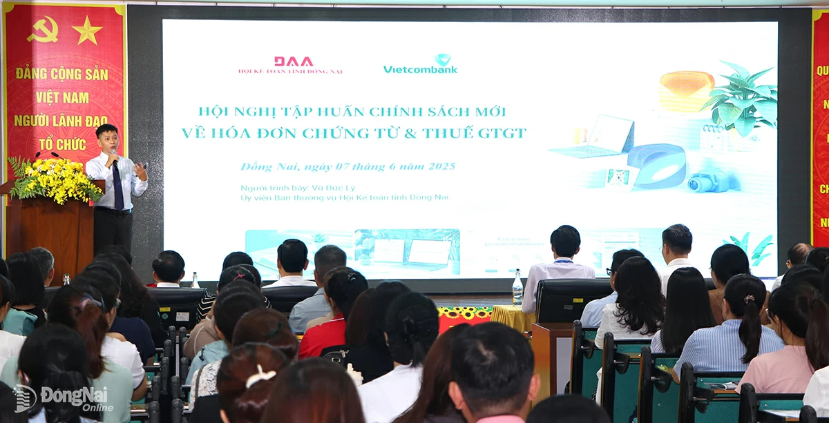 Doanh nghiệp tham gia tập huấn, cập nhật các chính sách thuế mới. Ảnh: N.Liên

