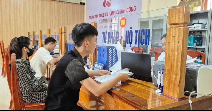 Tiếp nhận, giải quyết thủ tục hành chính cho người dân: Đổi thay từ nhận thức đến hành động