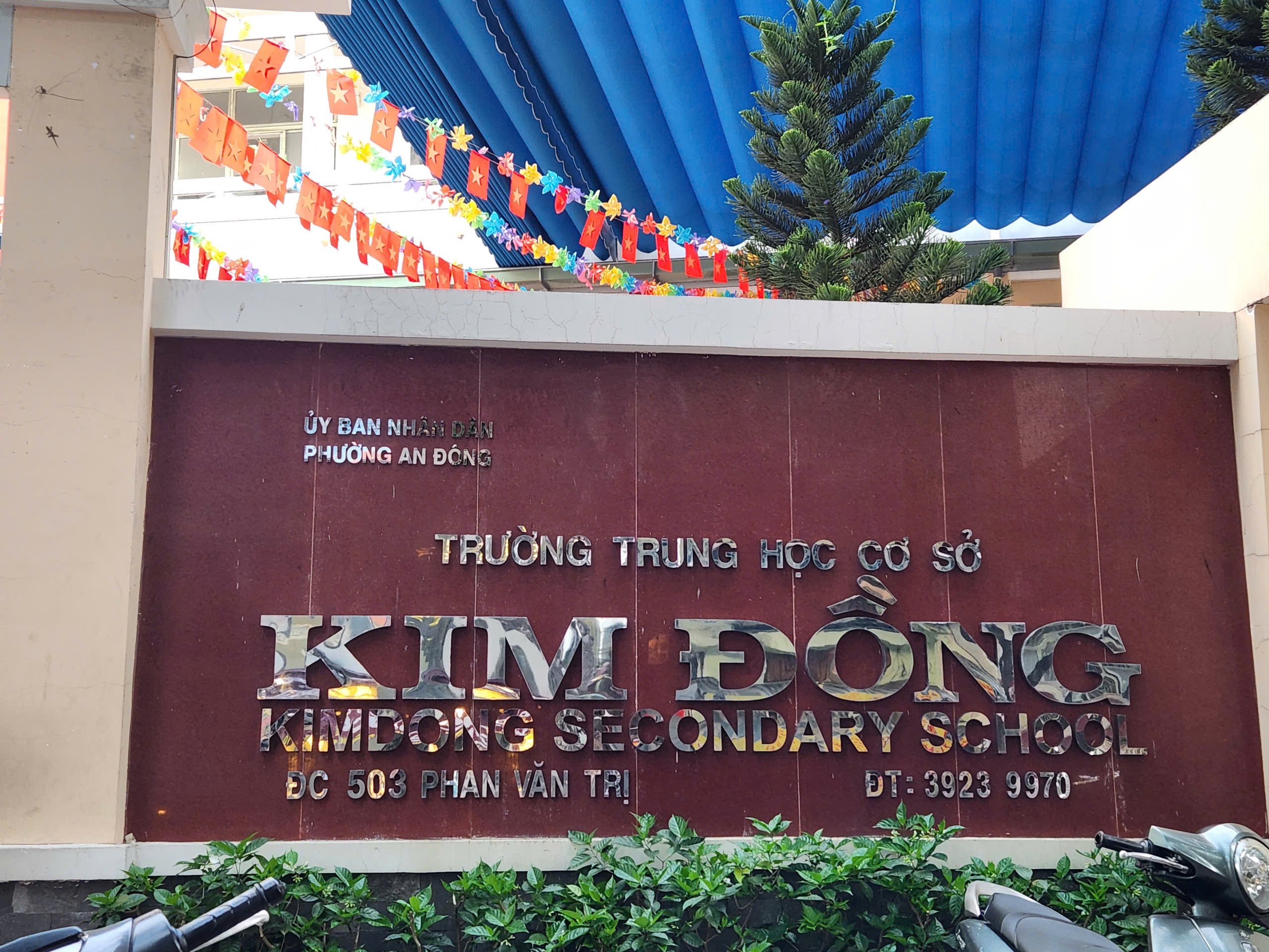 TP.HCM sau sáp nhập: Biển tên trường học 'thay áo mới', cập nhật phường, xã - Ảnh 7.