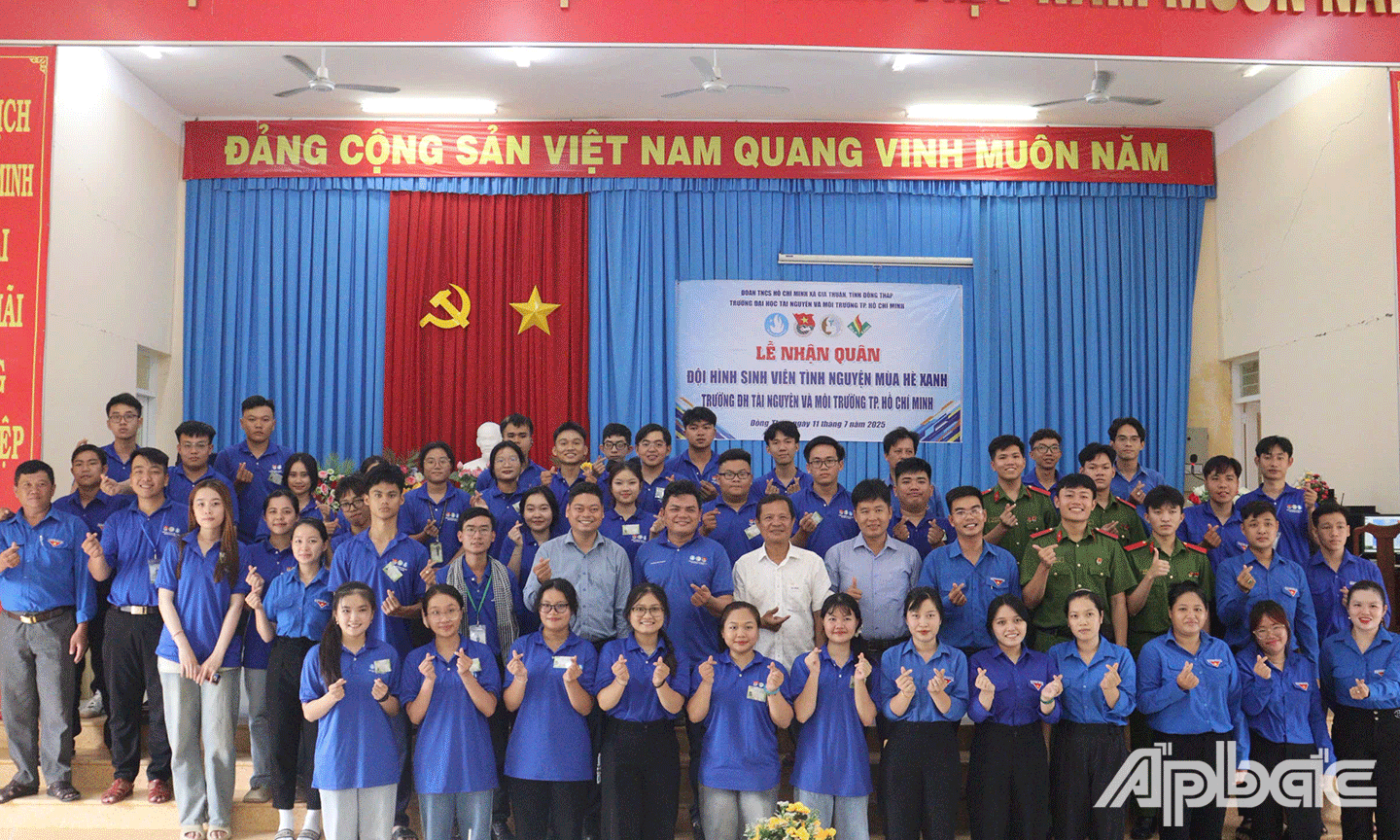 Lễ tiếp nhận sinh viên tình nguyện Trường Đại học Tài nguyên và Môi trường TP. Hồ Chí Minh về tham gia Chiến dịch Mùa hè xanh