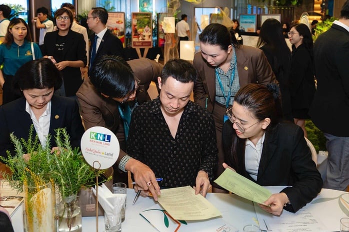 Giá nhà đất Hà Nội vẫn tăng nóng, TP HCM sôi động giao dịch sau sáp nhập- Ảnh 1.