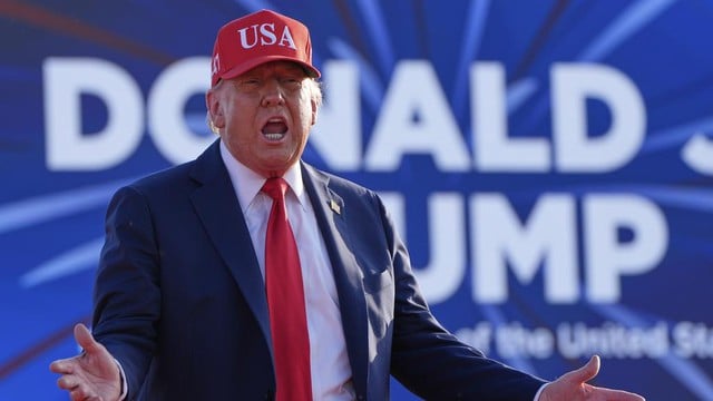 Tổng thống Trump ký lệnh tăng phí du khách nước ngoài, giữ giá thấp cho người Mỹ - Ảnh 1.