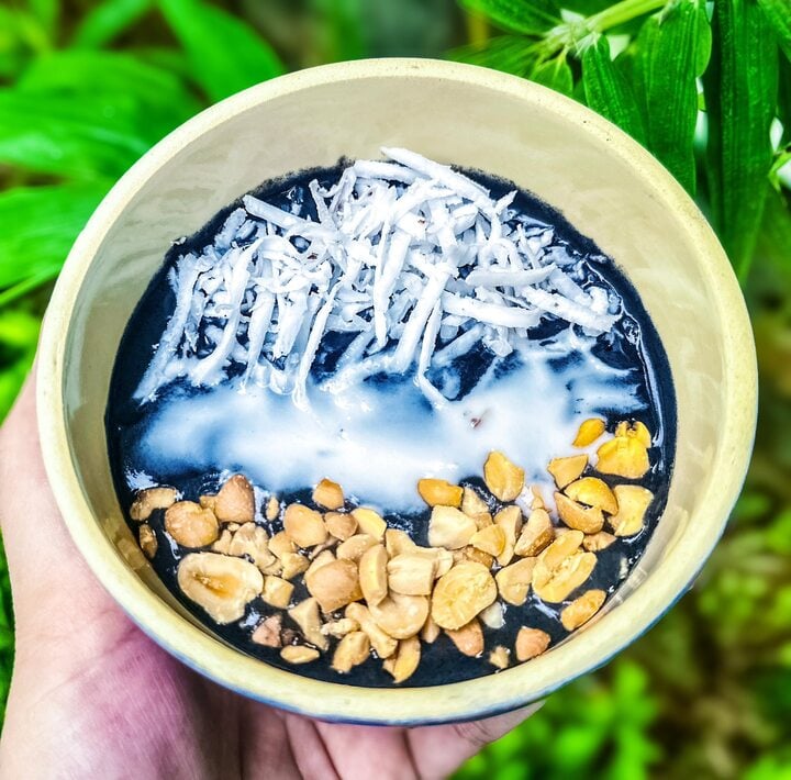 Chè mè đen ăn nóng hay lạnh đều ngon.