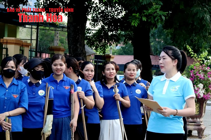Hơn 100 cán bộ, hội viên, đoàn viên ra quân tổng vệ sinh môi trường