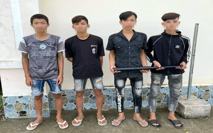 Die Polizei der Gemeinde Vinh Binh hinderte zwei Gruppen von Teenagern daran, Waffen für einen Kampf vorzubereiten.