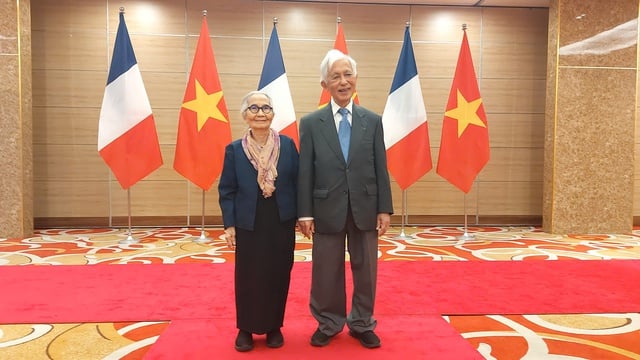 Tổng thống Pháp thăng cấp huân chương cho vợ chồng GS Trần Thanh Vân- Ảnh 1.