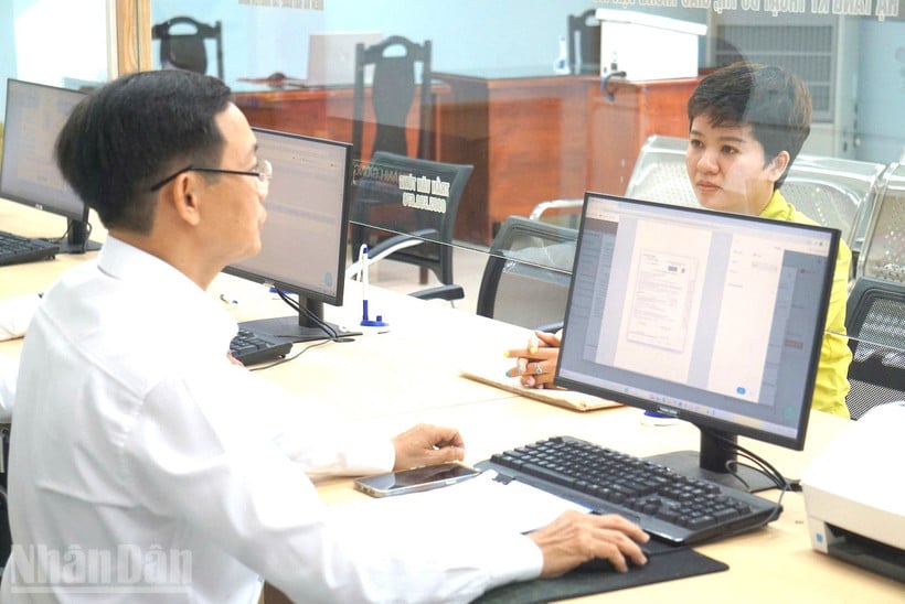 As of July 11, in Da Nang, 36/94 communes and wards have submitted reports and proposals on the need to upgrade information technology infrastructure. (Photo: DINH TANG)