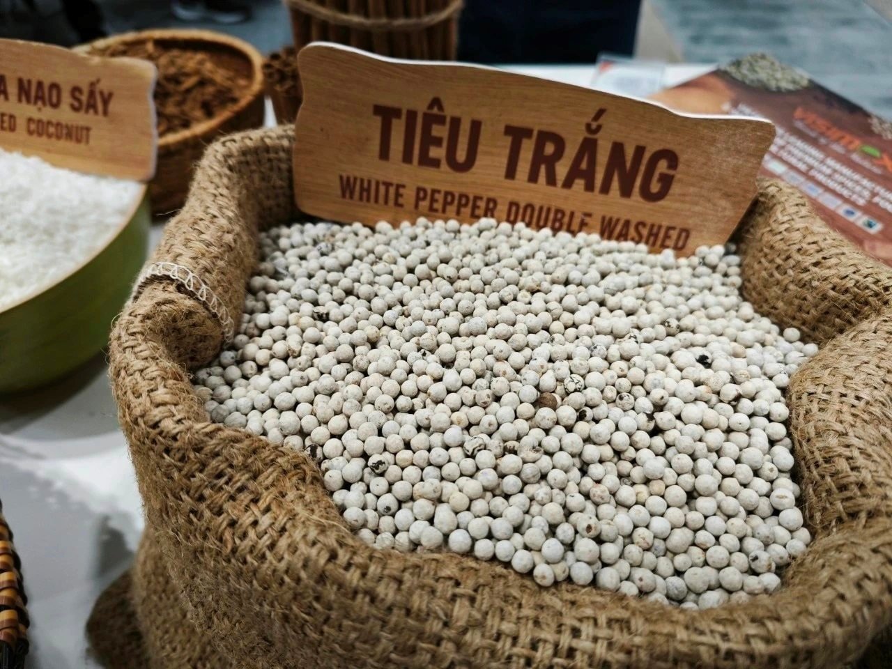 Giá tiêu hôm nay 13 7 2025 3 tình đang giữ mức đáy thấp nhất 139.000 đồng kg